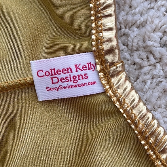 Gold and white bikini with sash ! - Picture 9 of 10